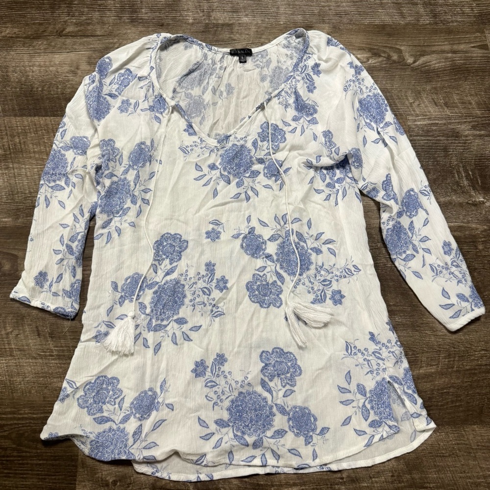 Hannah Blue & White Floral Quarter Sleeve Shirt Size Small